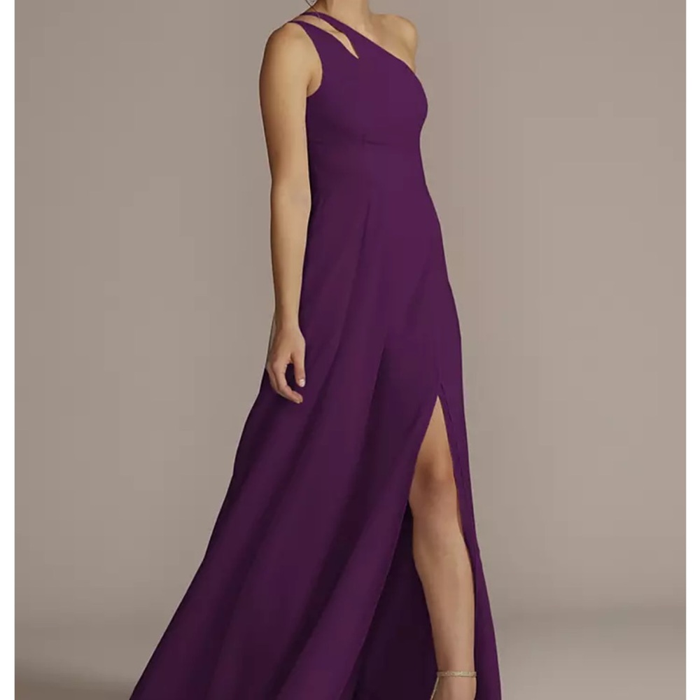 David's Bridal LONG CHIFFON DRESS WITH ASYMMETRIC NECKLINE Size 6 Plum